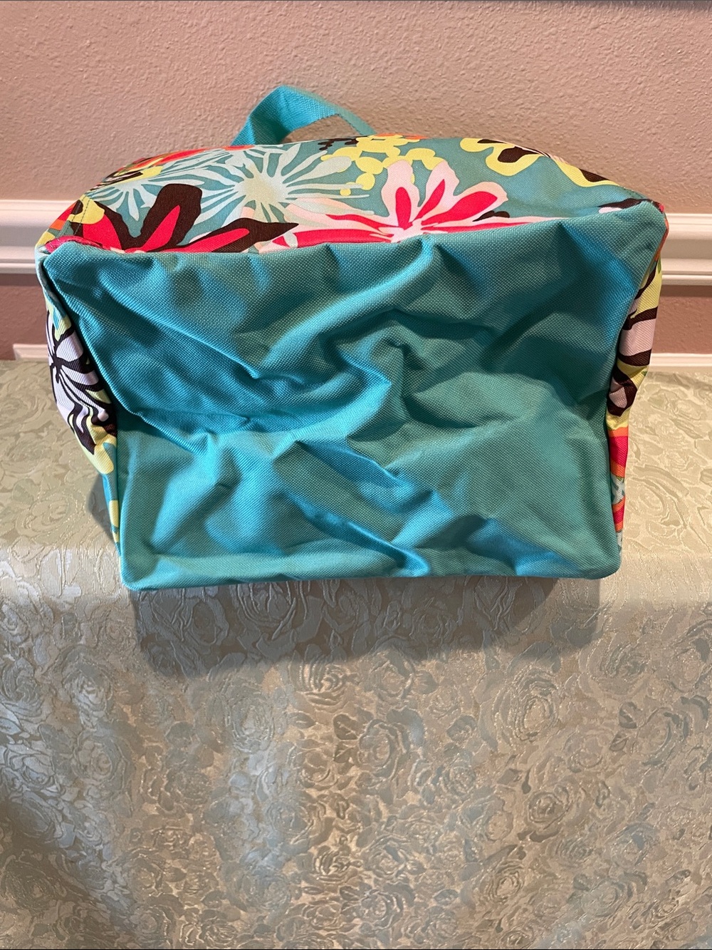 Thirty-One Essentials Tote - Retired Daisy Crazy Pattern - Picture 3 of 5